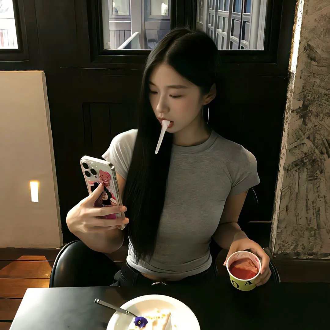 夜晚的水母不会游泳